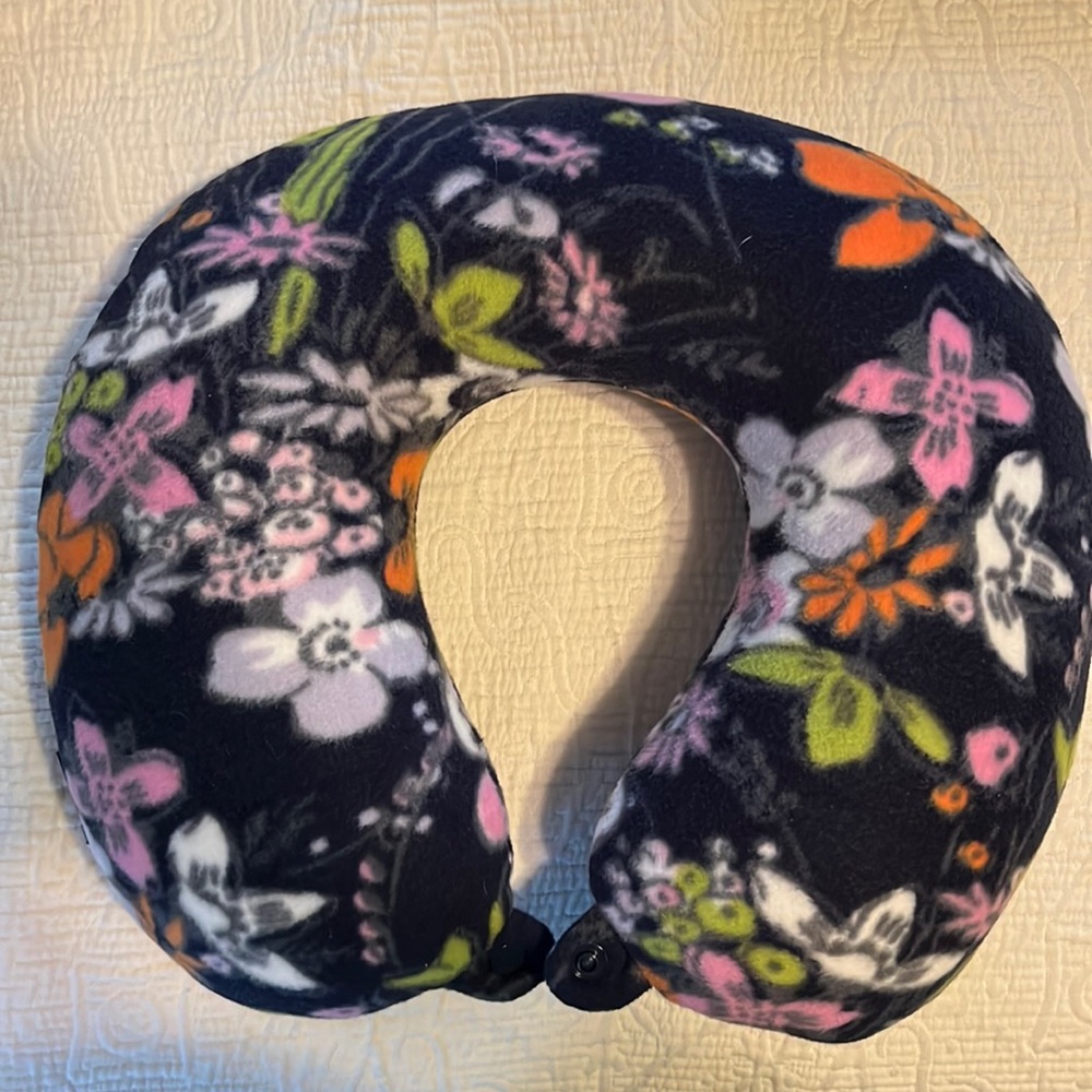 Vera Bradley Fleece Travel Neck Pillow - Boom Bloom Navy